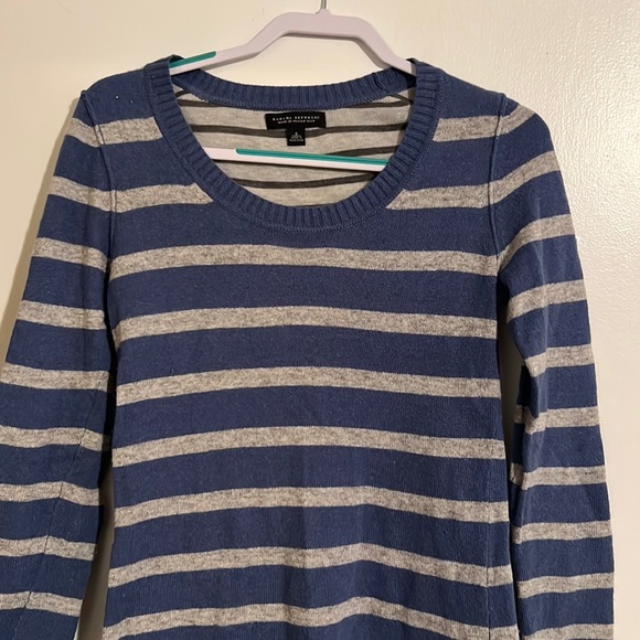 Banana Republic Sweater - Picture 1 of 2